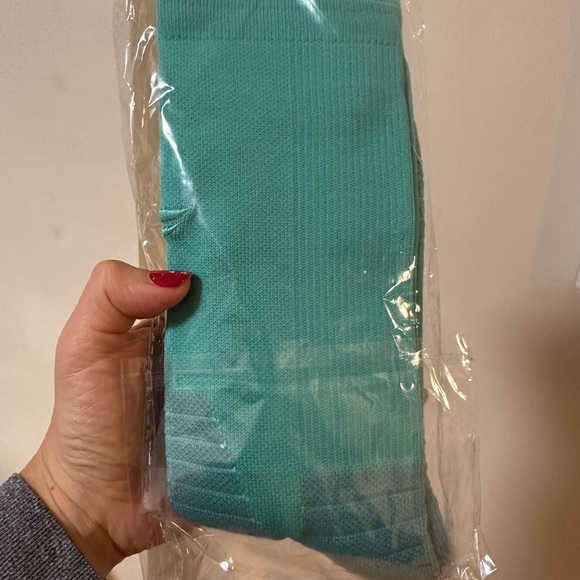 Fabletics Performance crew sock L/XL aqua sea color. brand new. Unisex - Picture 3 of 3